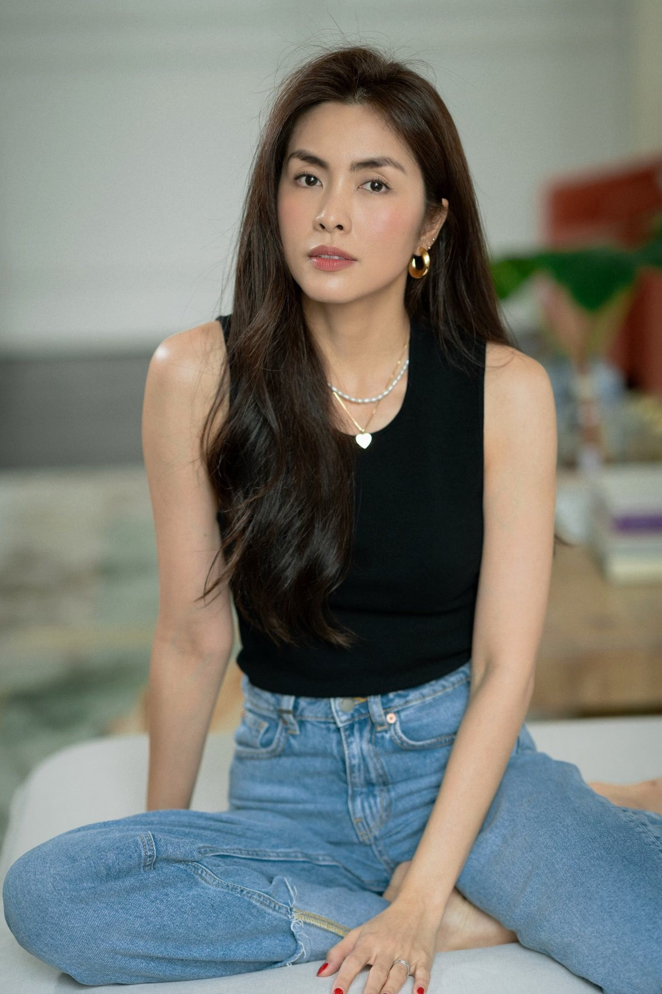 Hà Tăng càng cố mặc đơn giản càng 