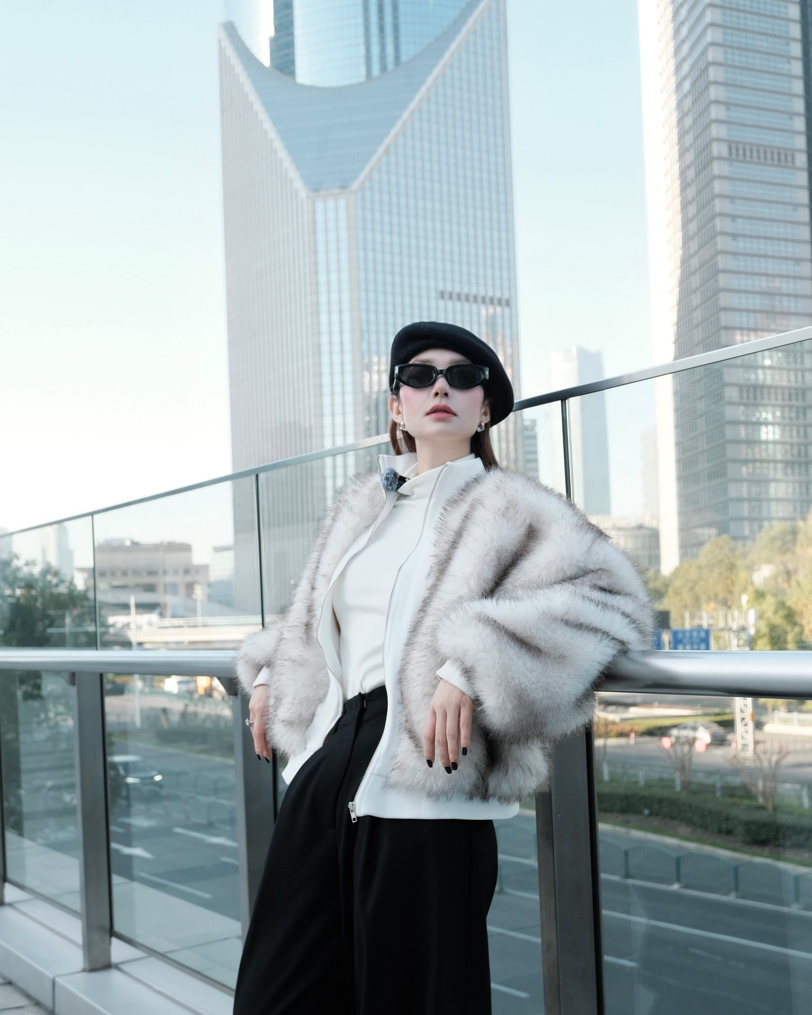 Thời trang của Minh Hằng: Khen riết sợ nhàm, nhưng quá khó để chê!