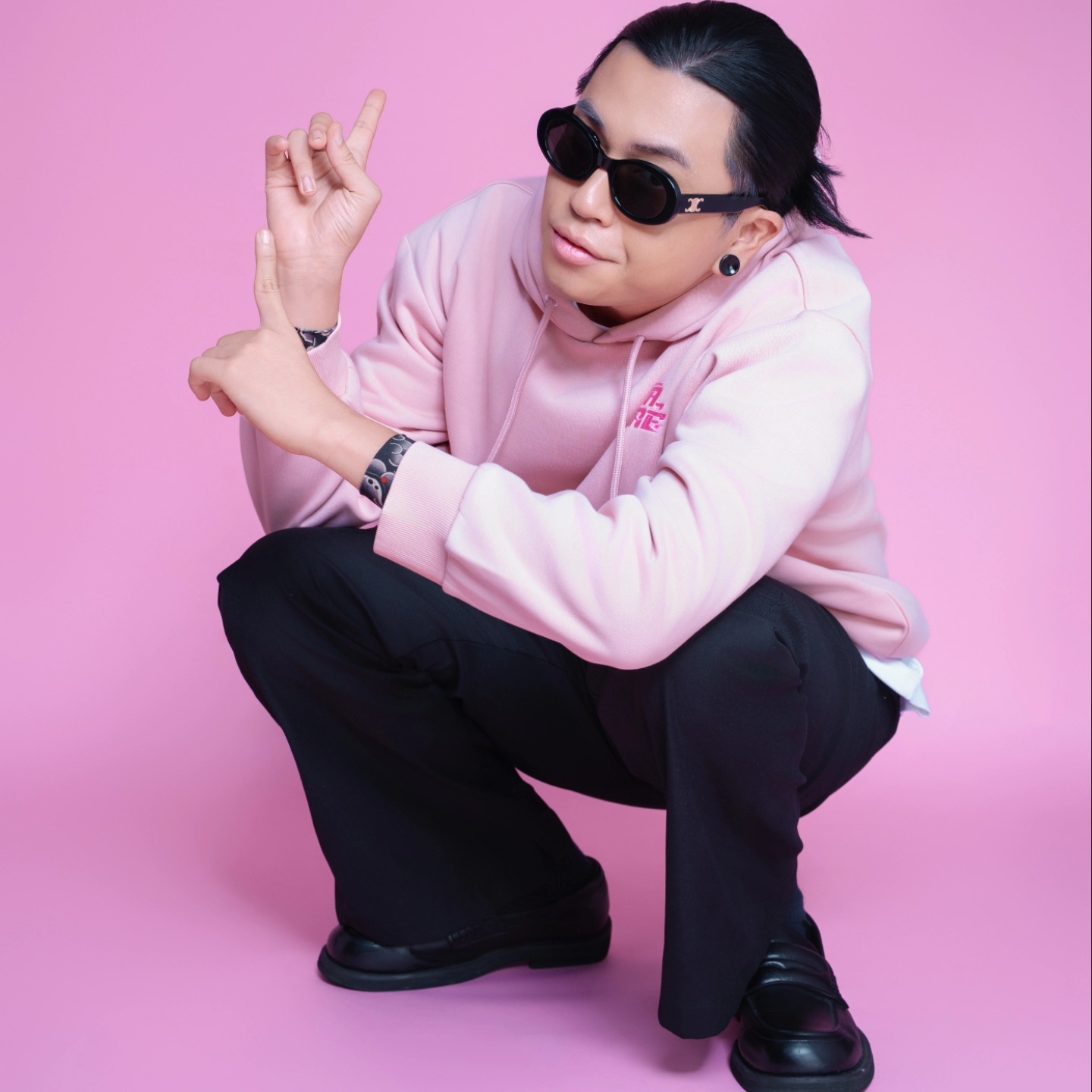 Kiên Ứng lên tiếng nói về yếu tố 18+ trong MV (Ảnh: FBNV)