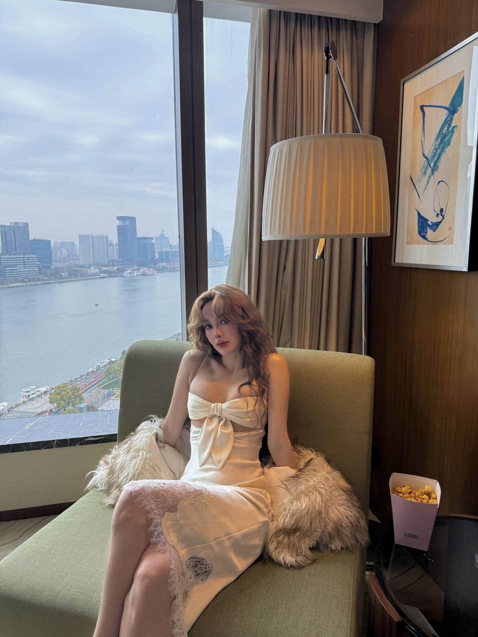 Thời trang của Minh Hằng: Khen riết sợ nhàm, nhưng quá khó để chê!