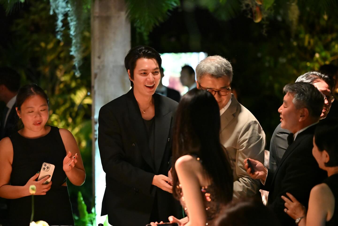 Gần bước sang tuổi 40, ngoại hình của Lee Min Ho dần cho thấy sự phong độ và phúc hậu thay vì nét 