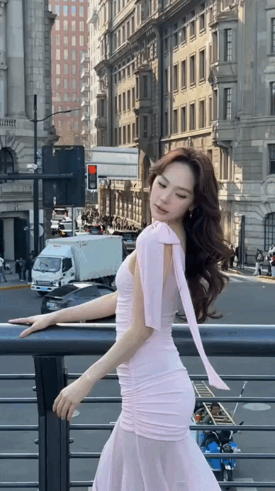 Thời trang của Minh Hằng: Khen riết sợ nhàm, nhưng quá khó để chê!