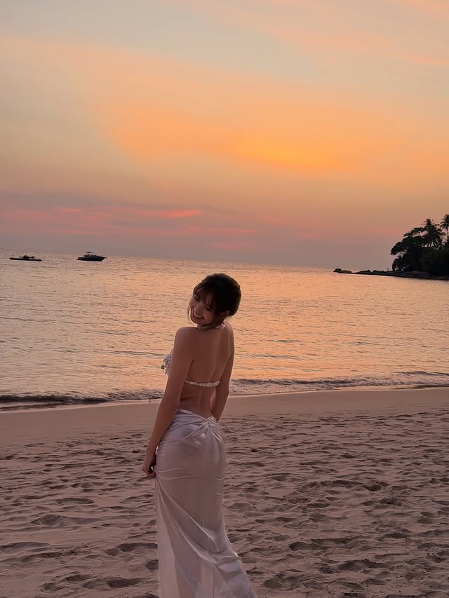 Ở Lisa toát lên vẻ gợi cảm phóng khoáng mà không cần