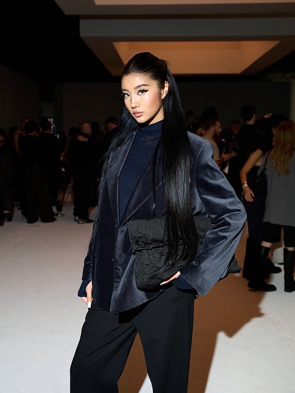 Đi chung show với Huyền 204, cô gái da nâu này đang được khen 