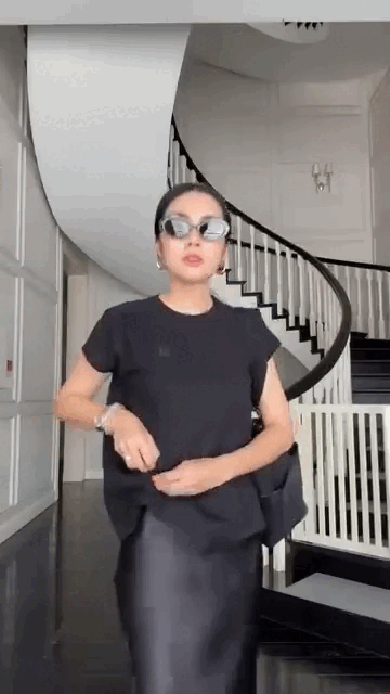 Hà Tăng càng cố mặc đơn giản càng 