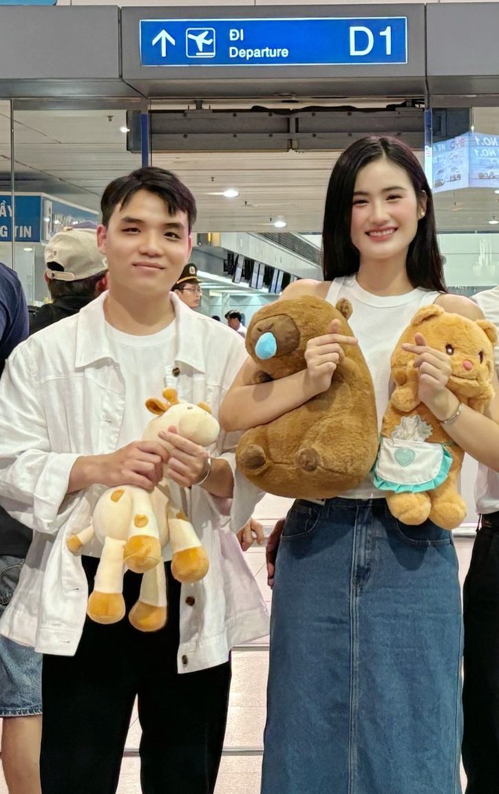 Anh Kiệt thường xuyên có mặt để đón Ý Nhi từ Úc về Việt Nam