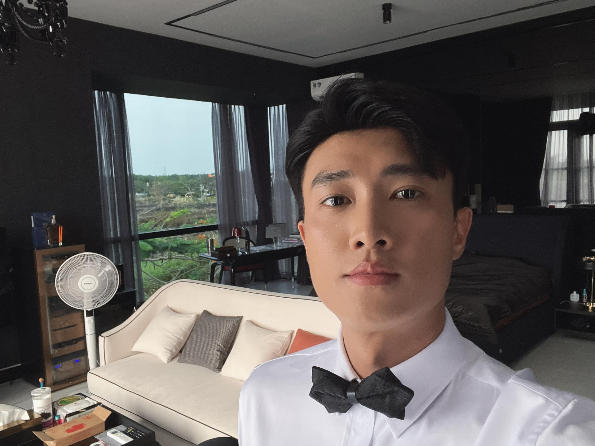 Trai nghèo miền Tây nay là ngôi sao showbiz: Sở hữu biệt thự 40 tỷ xa hoa, còn tậu cả cơ ngơi 25 tỷ tặng bố mẹ