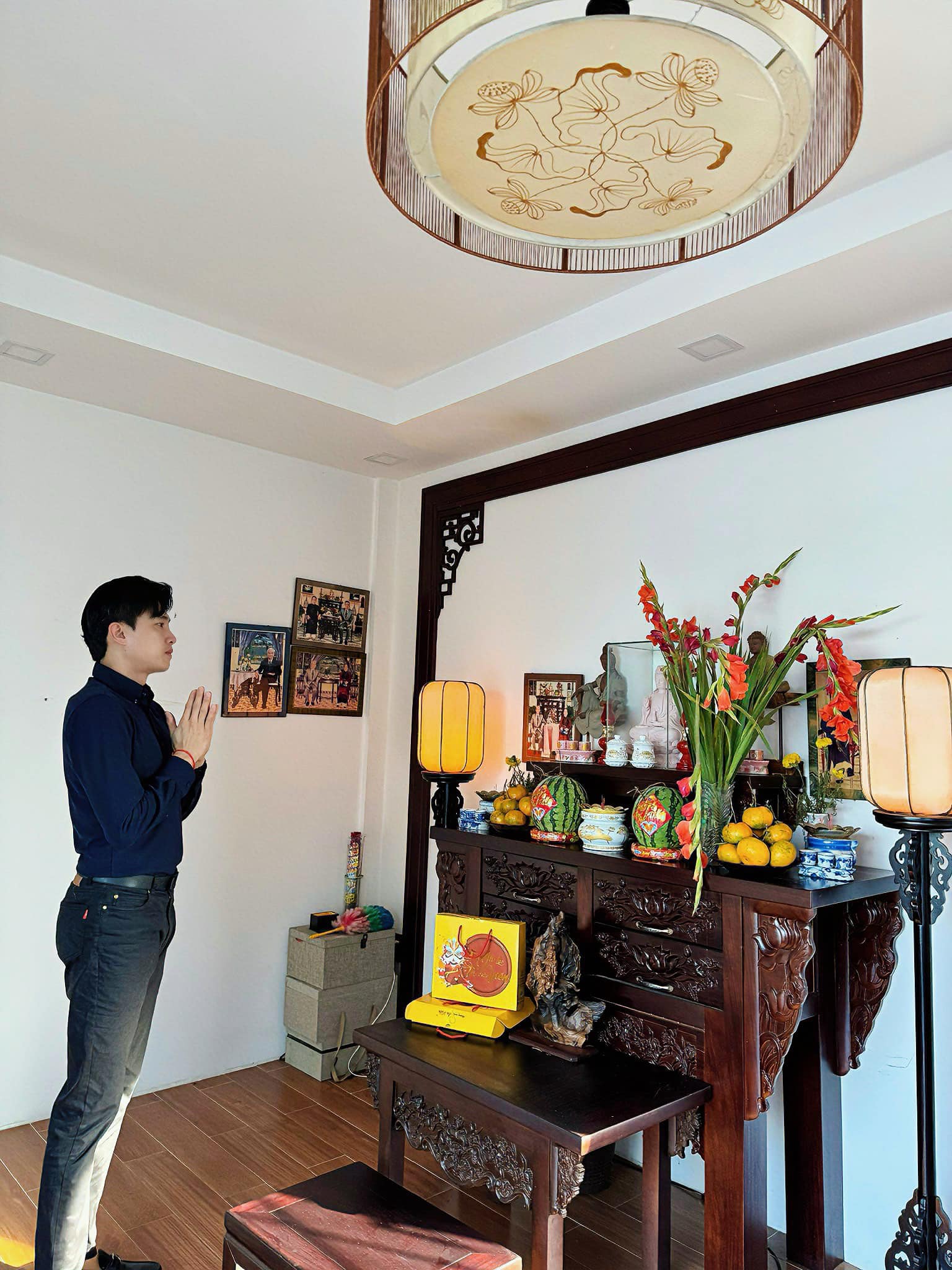 Trai nghèo miền Tây nay là ngôi sao showbiz: Sở hữu biệt thự 40 tỷ xa hoa, còn tậu cả cơ ngơi 25 tỷ tặng bố mẹ