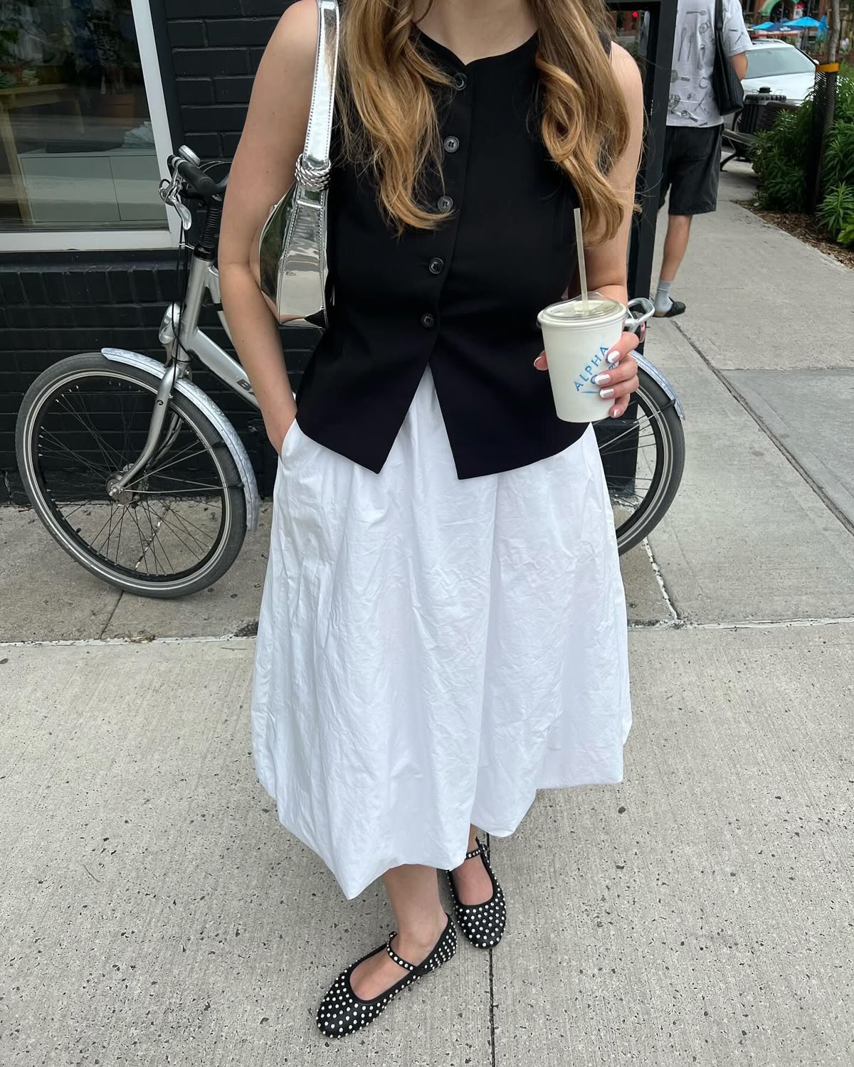 4 mẫu giày dép đáng sắm nhất mùa hè 2026, phối với quần jeans hay chân váy đều xứng đôi 