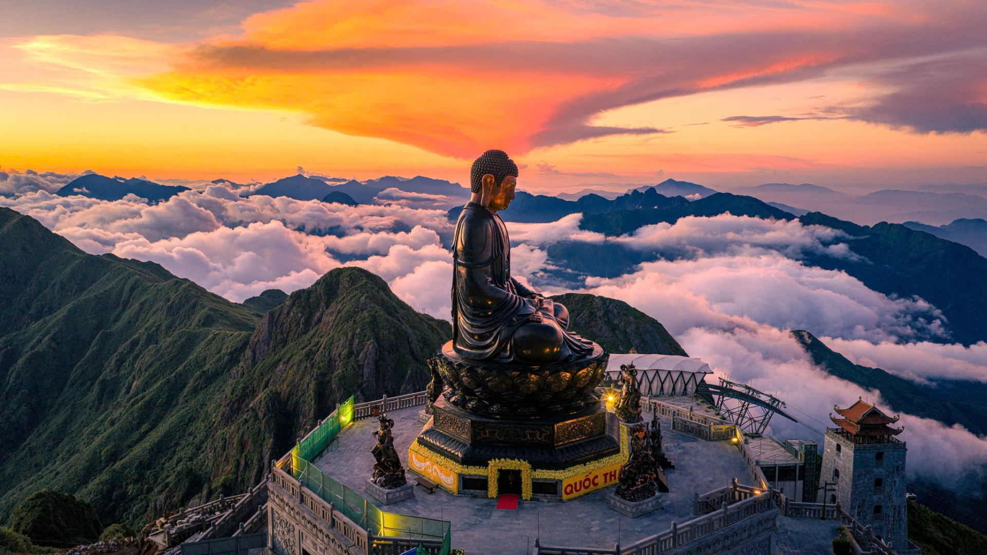 Đại tượng Phật A Di Đà tại đỉnh Fansipan