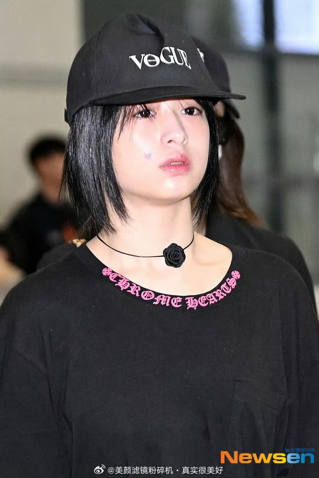 Nữ idol gập bụng 800 lần 1 ngày bị netizen Trung chê phát tướng, mặc luộm thuộm