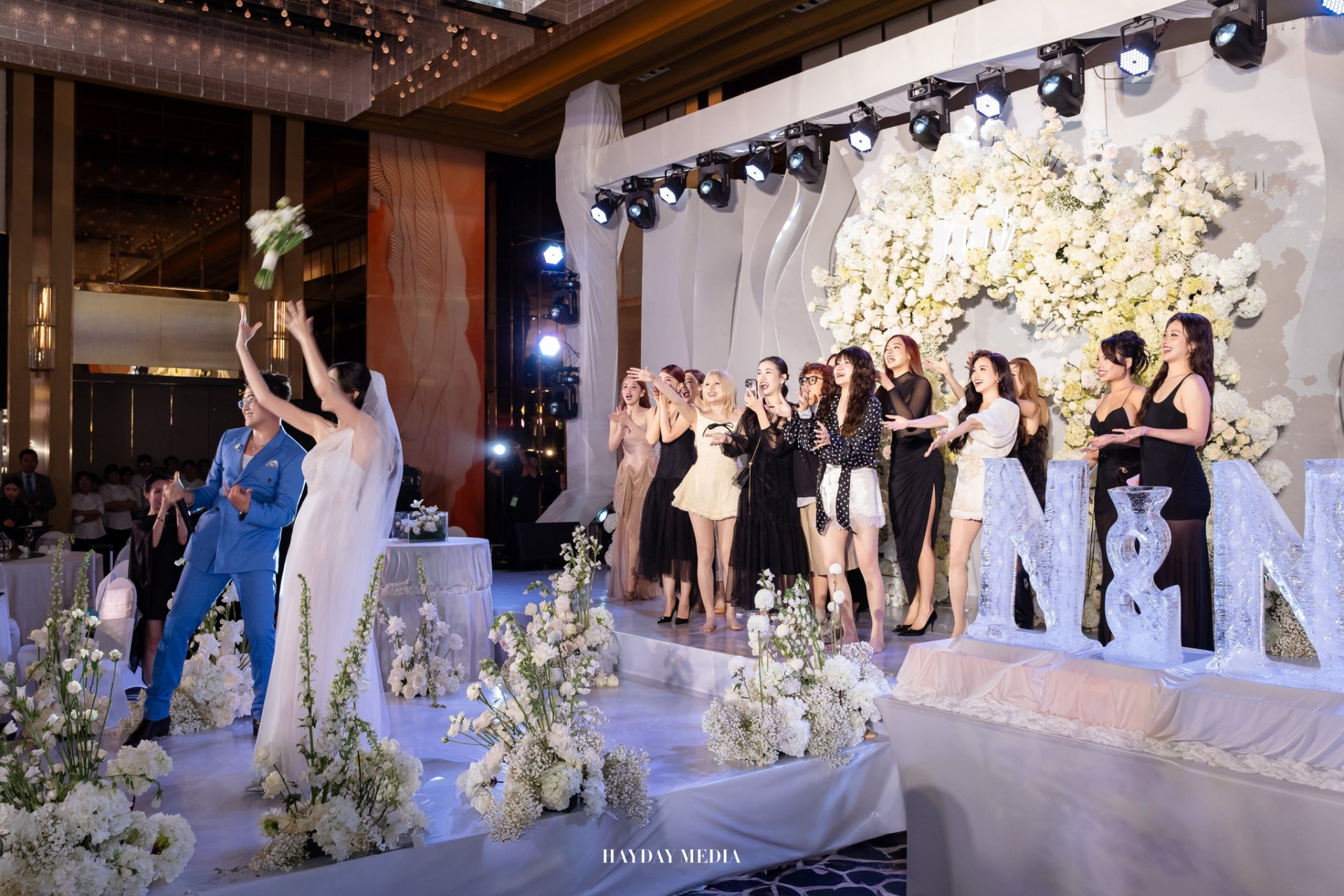 Thái độ lạ của Hải Nam - Jun Vũ bên trong đám cưới quy tụ cả dàn sao Vbiz