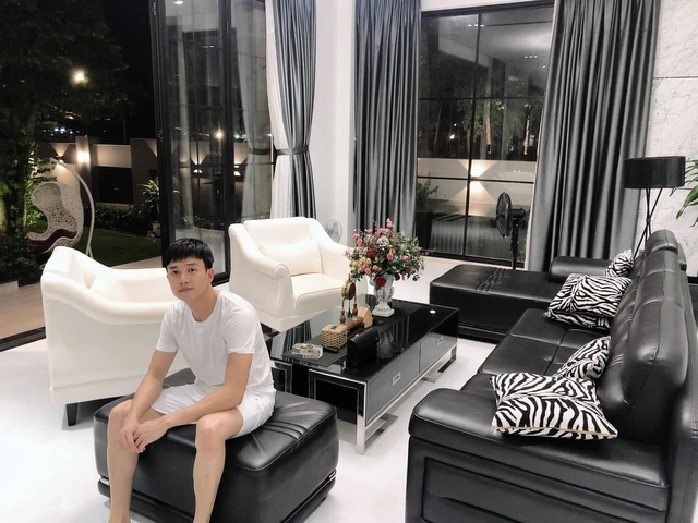 Trai nghèo miền Tây nay là ngôi sao showbiz: Sở hữu biệt thự 40 tỷ xa hoa, còn tậu cả cơ ngơi 25 tỷ tặng bố mẹ