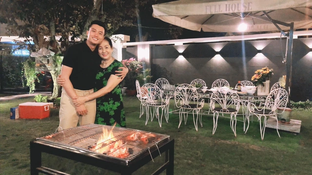 Trai nghèo miền Tây nay là ngôi sao showbiz: Sở hữu biệt thự 40 tỷ xa hoa, còn tậu cả cơ ngơi 25 tỷ tặng bố mẹ