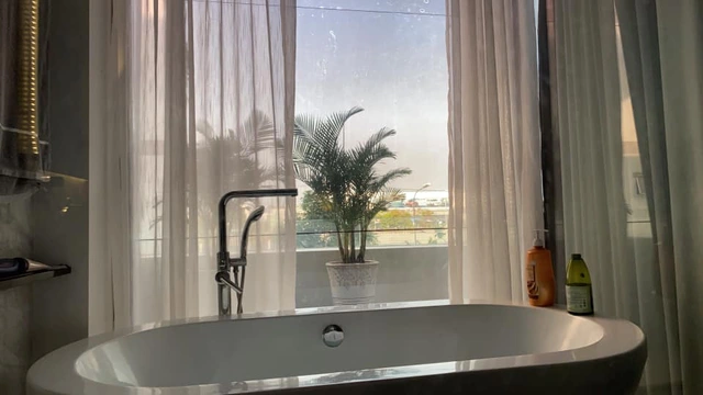 Trai nghèo miền Tây nay là ngôi sao showbiz: Sở hữu biệt thự 40 tỷ xa hoa, còn tậu cả cơ ngơi 25 tỷ tặng bố mẹ