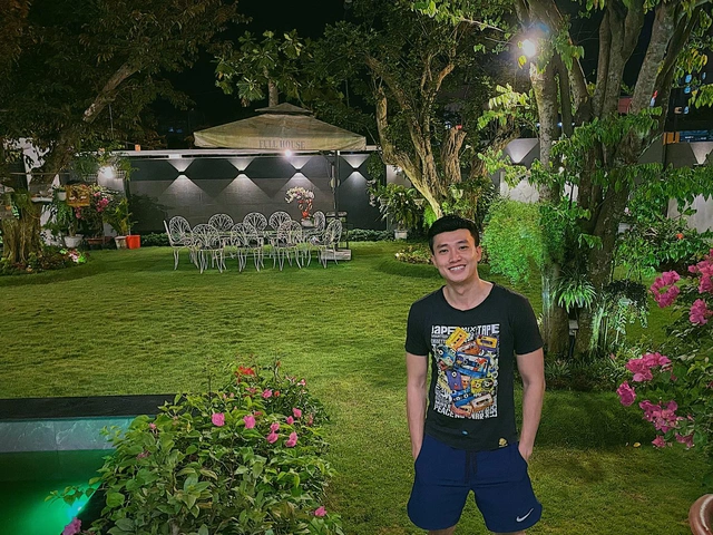 Trai nghèo miền Tây nay là ngôi sao showbiz: Sở hữu biệt thự 40 tỷ xa hoa, còn tậu cả cơ ngơi 25 tỷ tặng bố mẹ