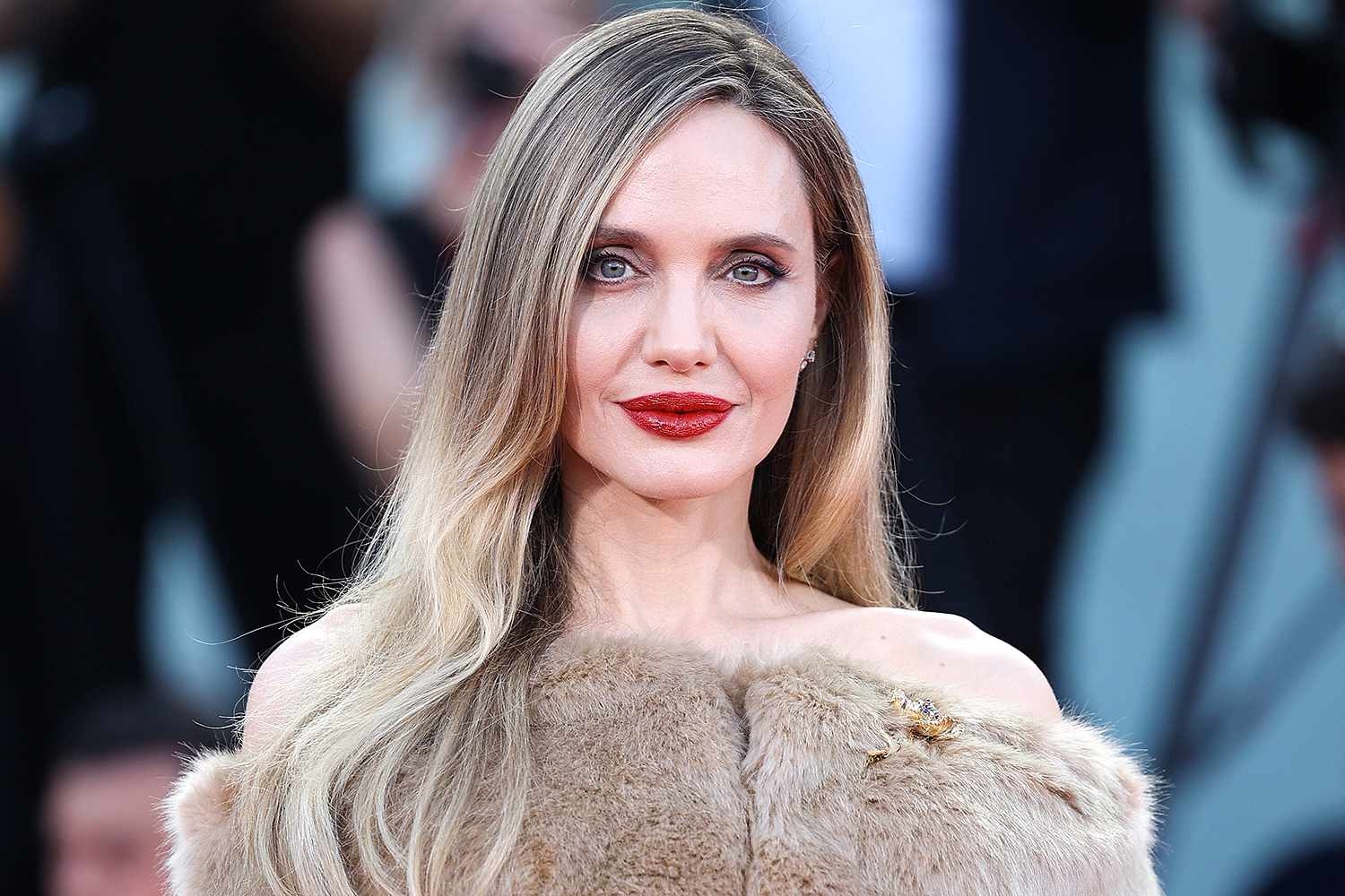 Angelina Jolie từng là đóa hồng kiêu sa, biểu tượng của nữ quyền