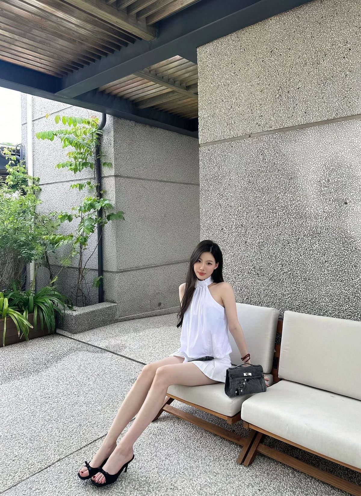 4 mẫu giày dép đáng sắm nhất mùa hè 2026, phối với quần jeans hay chân váy đều xứng đôi 