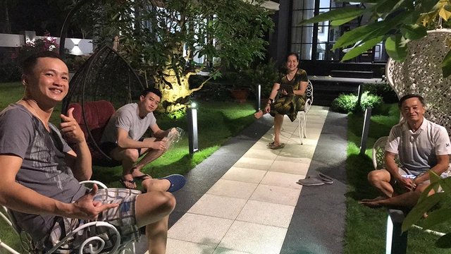 Trai nghèo miền Tây nay là ngôi sao showbiz: Sở hữu biệt thự 40 tỷ xa hoa, còn tậu cả cơ ngơi 25 tỷ tặng bố mẹ