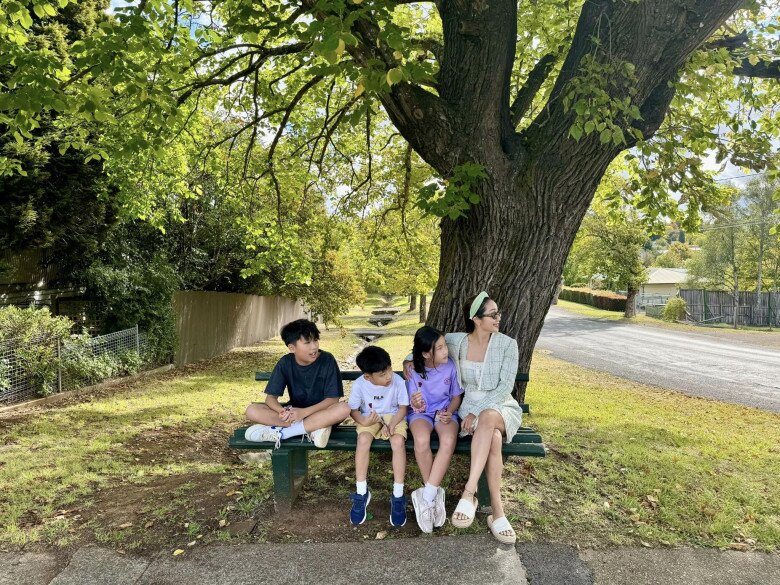 Trong thời gian đưa các con ra nước ngoài du học, Ốc Thanh Vân phải nhiều lần lên tiếng đính chính tin đồn hôn nhân 