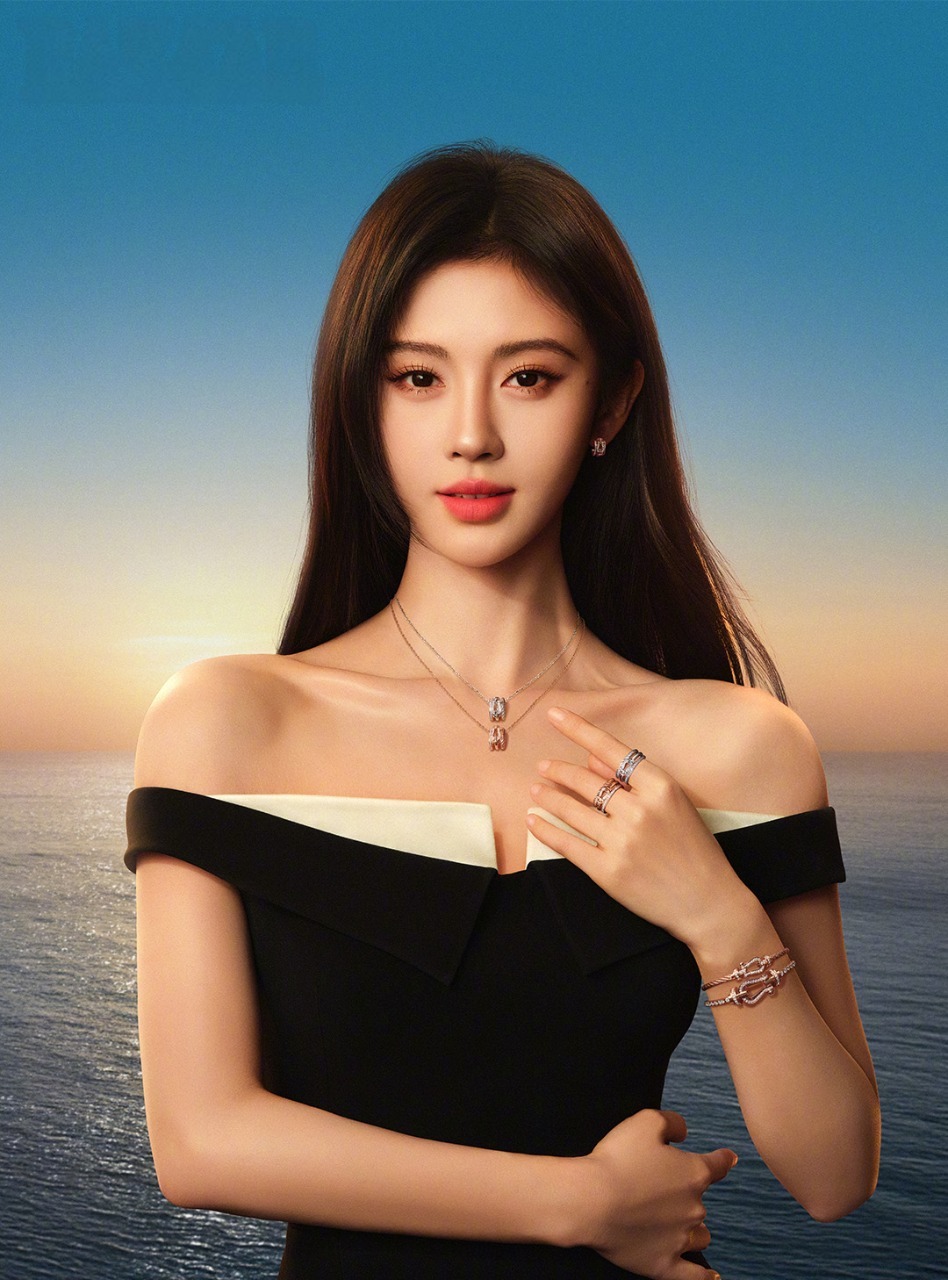 Cúc Tịnh Y vừa ký thêm hợp đồng Đại sứ thương hiệu khu vực Trung Quốc với FRED.