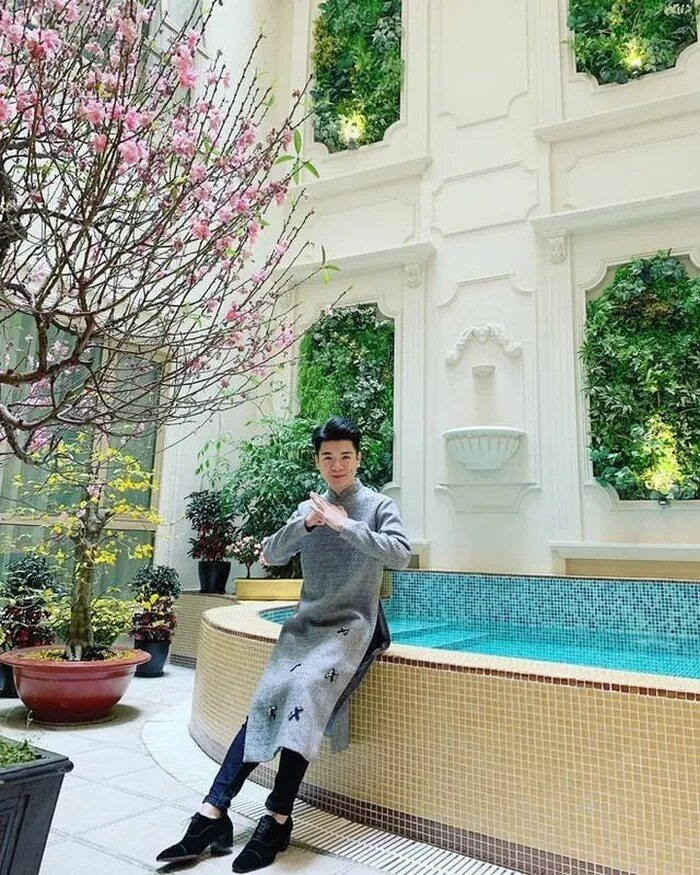 Bể bơi ngoài trời rộng thoáng