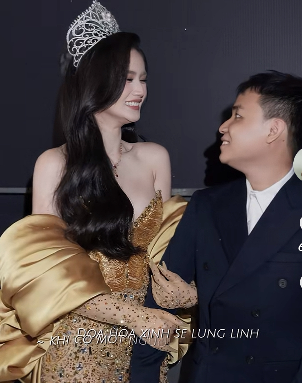 Bạn trai cũg có mặt trong khoảnh khắc kết thúc nhiệm kỳ Miss World Vietnam của Ý Nhi