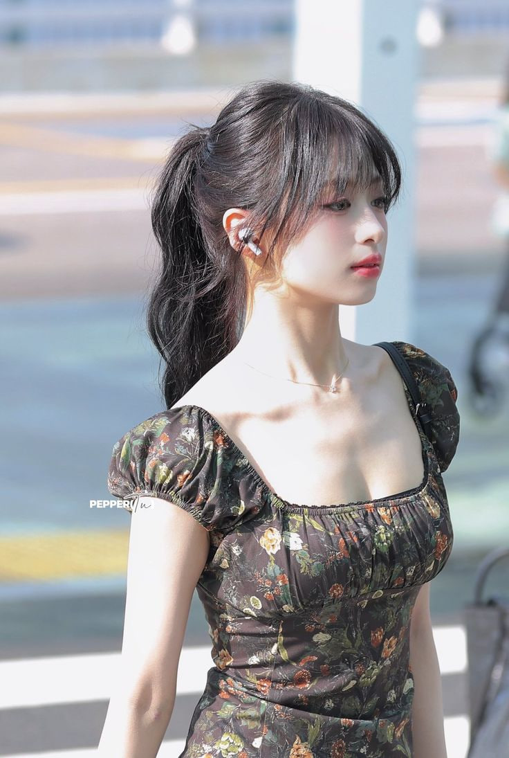 Nữ idol gập bụng 800 lần 1 ngày bị netizen Trung chê phát tướng, mặc luộm thuộm