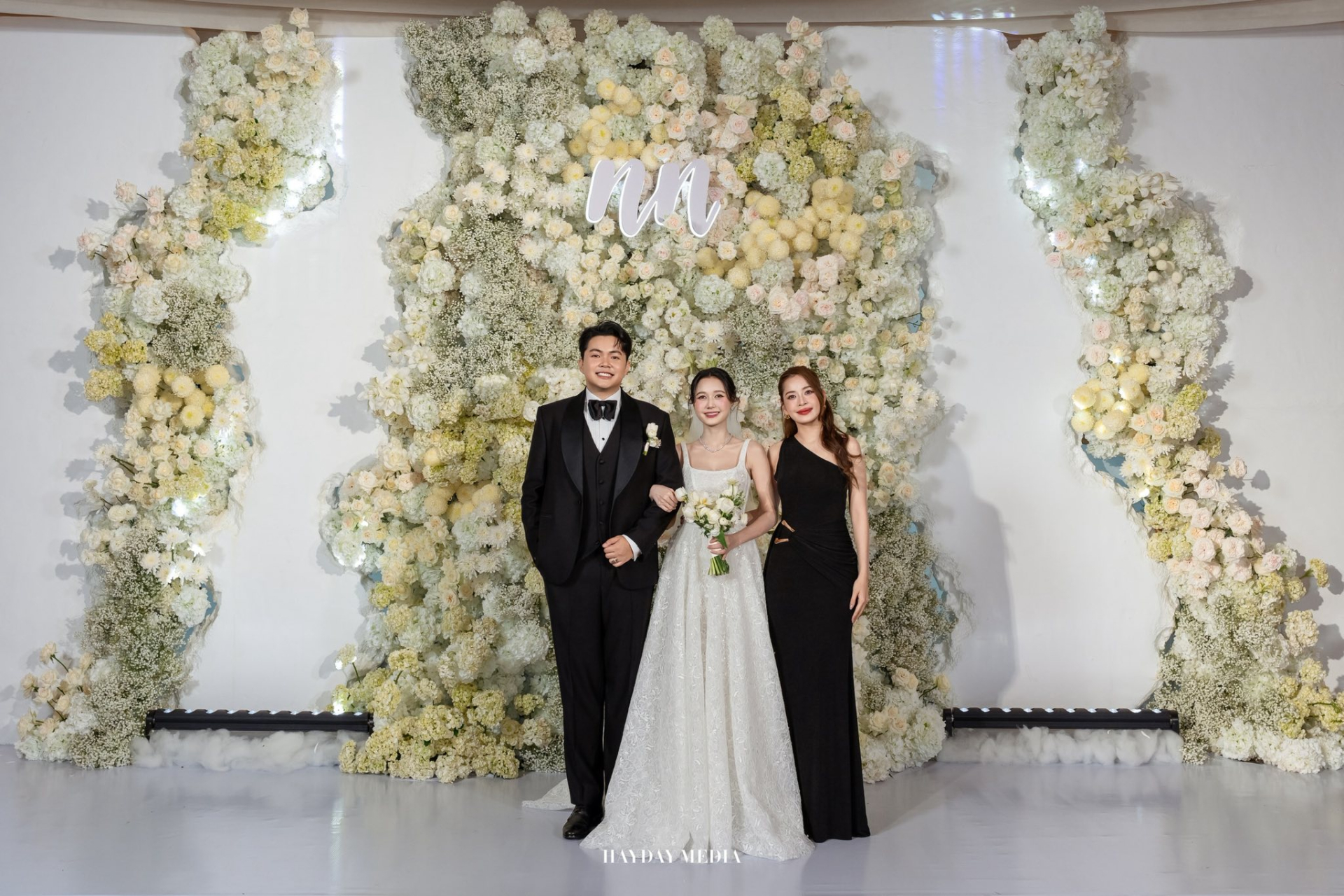 Chi Pu diện đầm đơn giản nhưng vẫn 