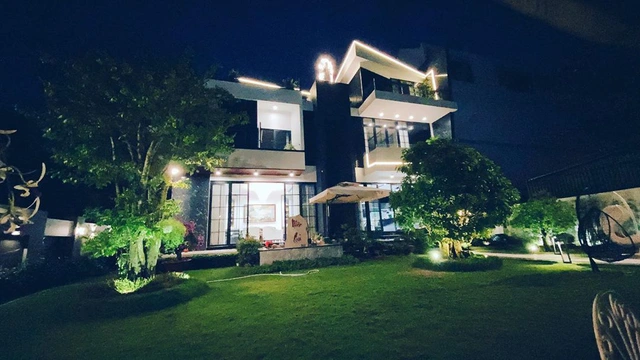 Trai nghèo miền Tây nay là ngôi sao showbiz: Sở hữu biệt thự 40 tỷ xa hoa, còn tậu cả cơ ngơi 25 tỷ tặng bố mẹ