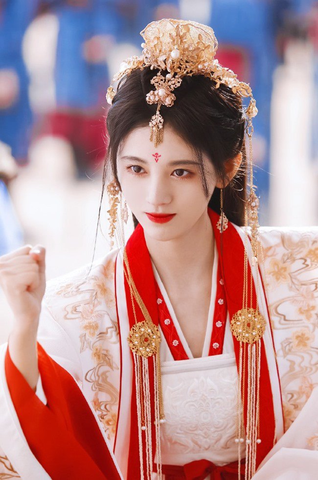 Mỹ nhân đóng 1 phim nhận cát-xê 62 tỷ: Chỉ cao 1m45 vẫn đắt show khủng khiếp, tất cả là nhờ nhan sắc yêu nghiệt