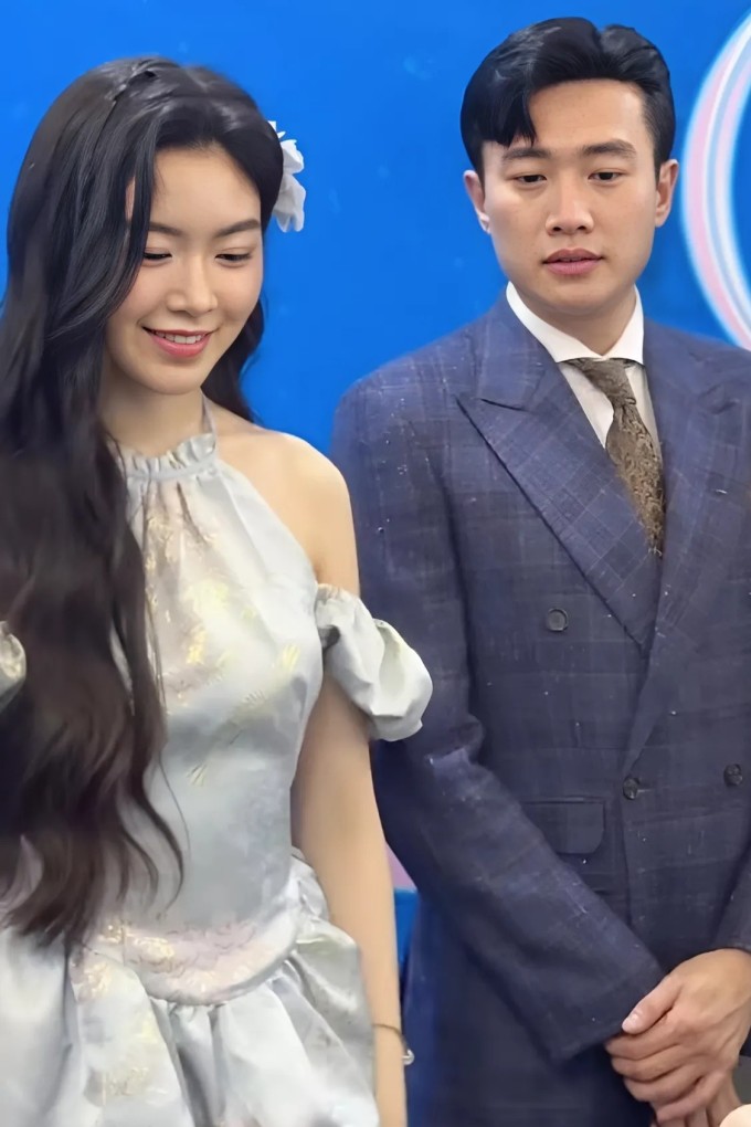 Cả hai từng đứng chung khung hình ở các sự kiện thế này. Ảnh: MXH