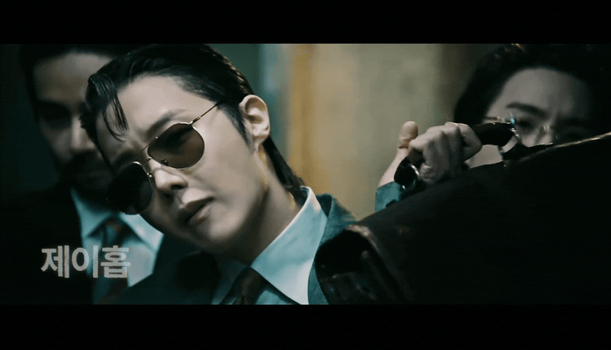 Các thành viên khác cũng tấu hài cực mạnh với tạo hình 