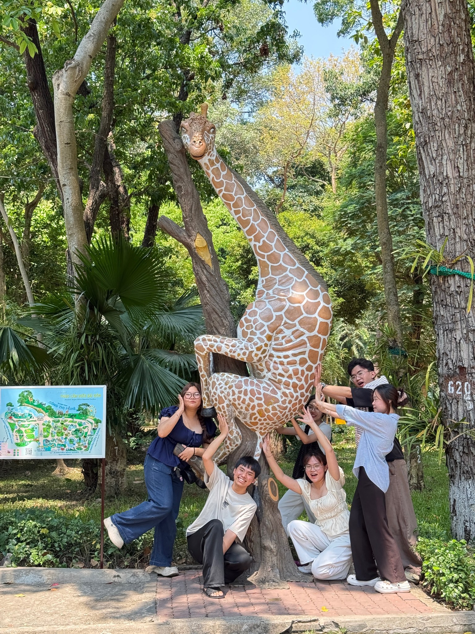 (Ảnh: Thảo Cầm Viên - Sài gòn Zoo & Botanical Gardens)