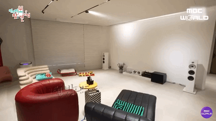 Ở 1 góc tường phòng khách là khu vui chơi cho mèo cưng, khu vực này được Nana tự tay làm phần nội thất