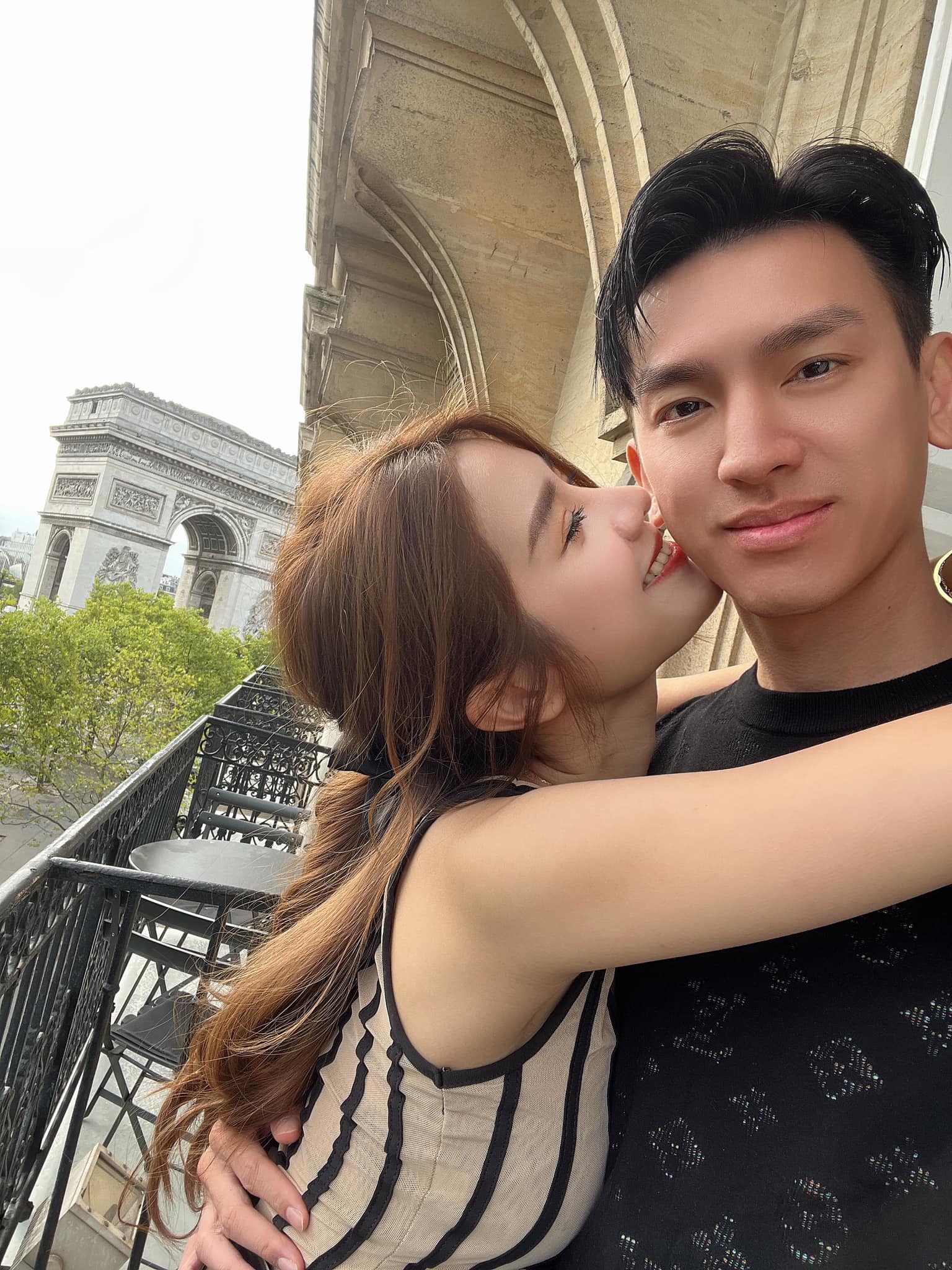 Cựu tiếp viên hàng không đẹp như 