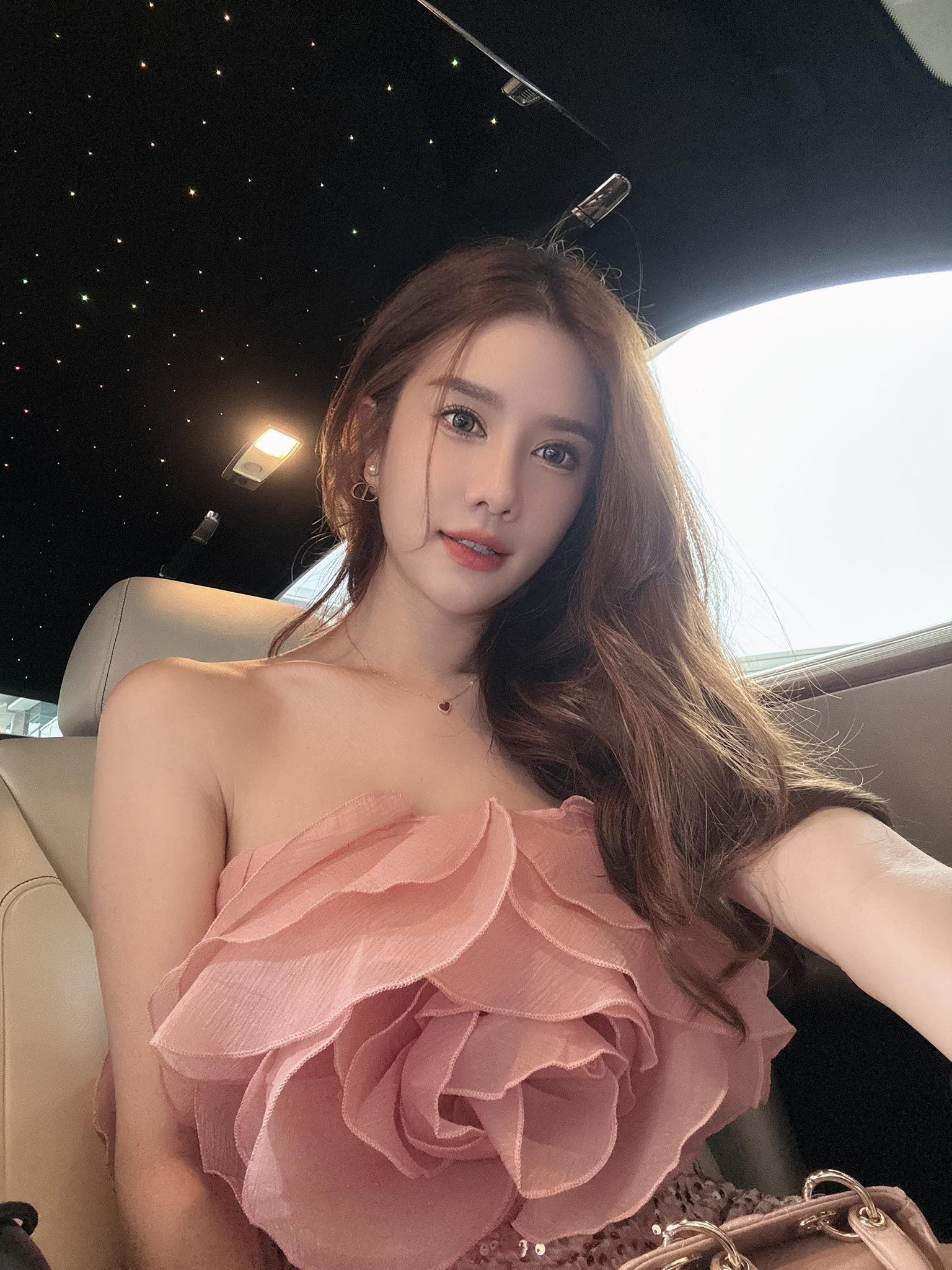 Cựu tiếp viên hàng không đẹp như 