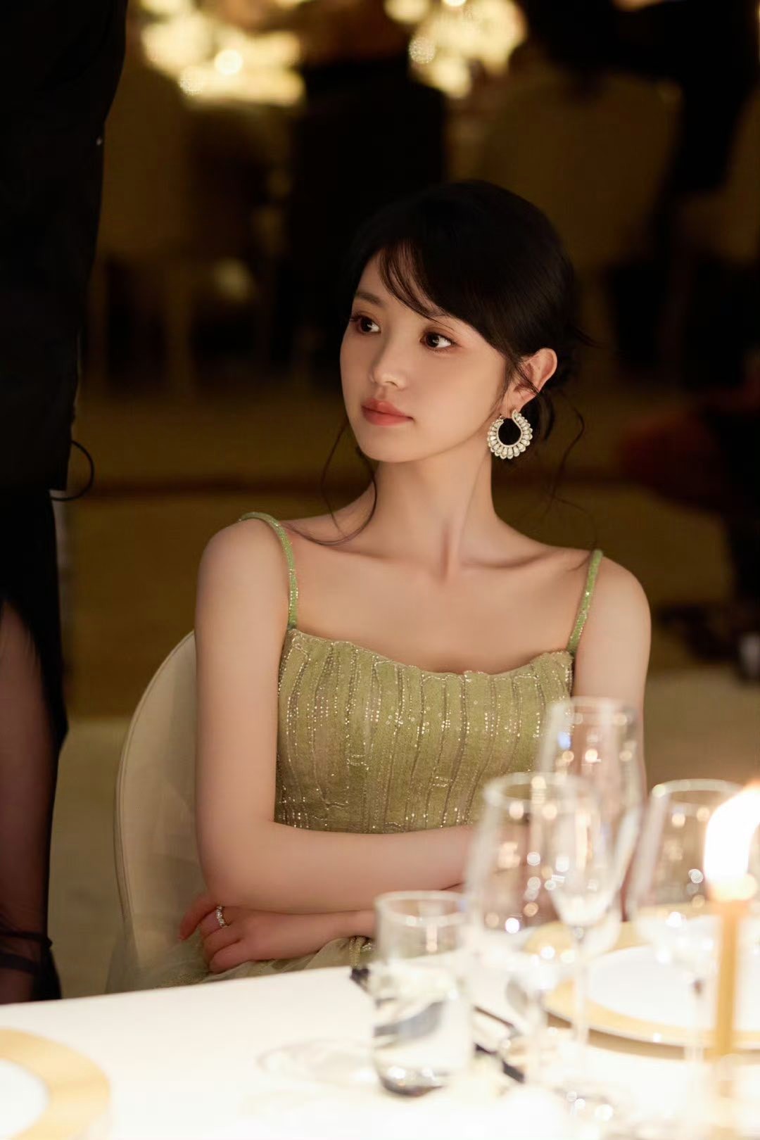 Showbiz có mỹ nhân “mặt học sinh body phụ huynh”: Mặc đẹp không trượt lần nào, xuất hiện ở đâu thì nơi đó như Milano