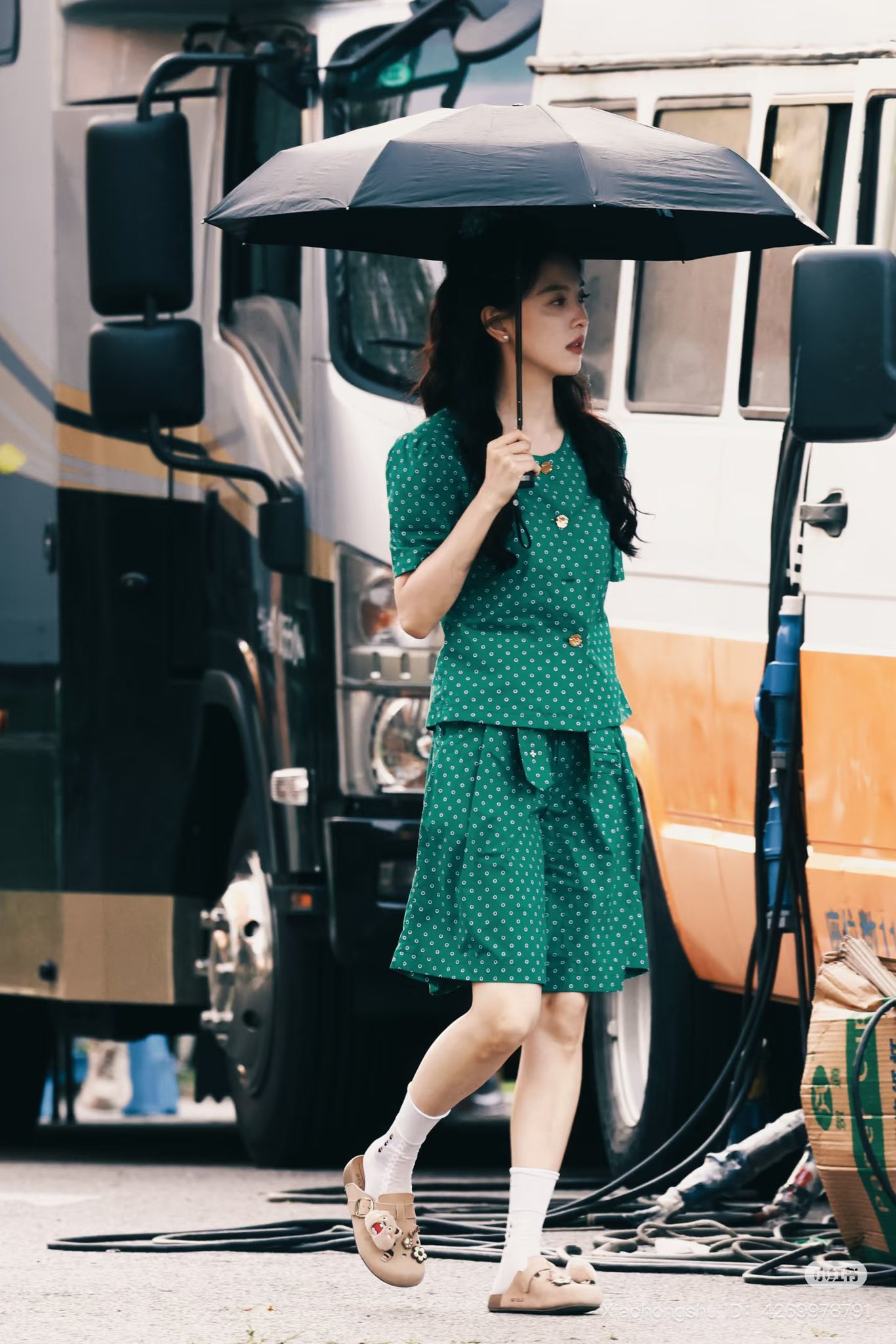 Chương Nhược Nam xinh như nữ thần trong phim mới, style thập niên 90 chỉ đẹp chứ không sến