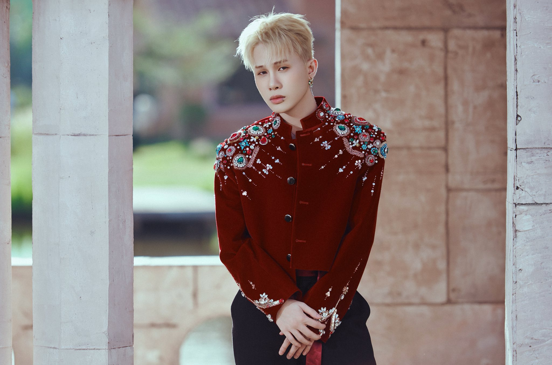 Phía công ty Jack cảnh báo vì hình ảnh, thông tin của nam ca sĩ bị lợi dụng vào những trò đùa ngày Cá Tháng Tư 