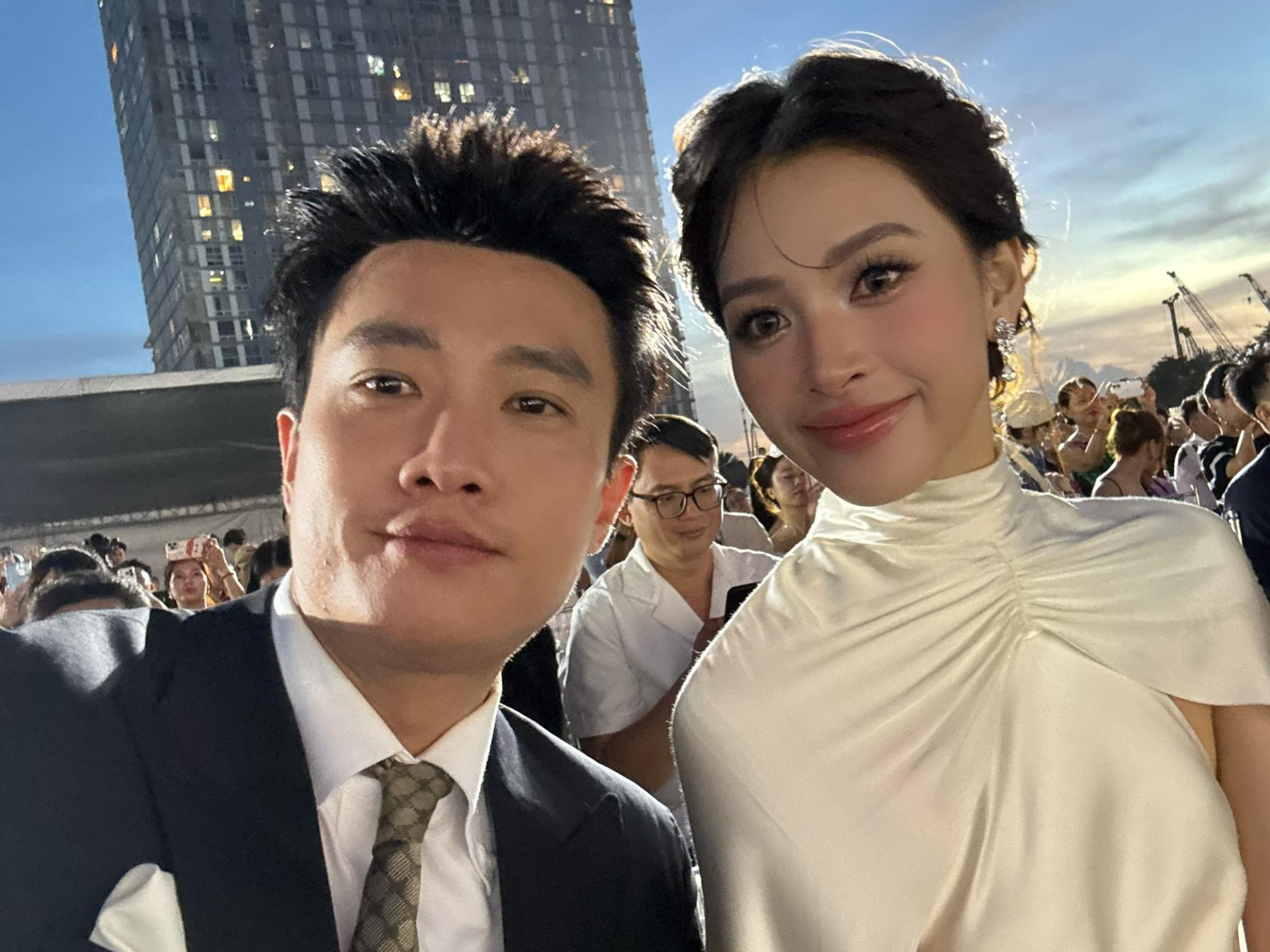 Ảnh selfie đơn giản nhưng kết quả không tầm thường của bộ đôi cách nhau 12 tuổi (Ảnh FBNV).