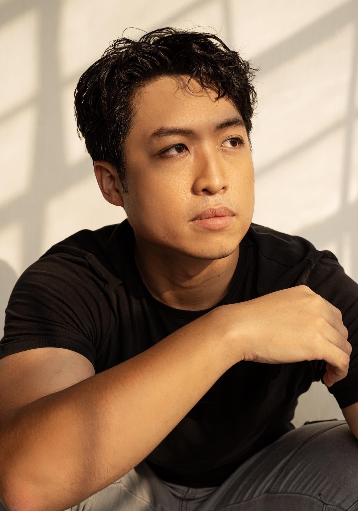 Cậu bạn có năng khiếu nghệ thuật, sở hữu vẻ ngoài điển trai.