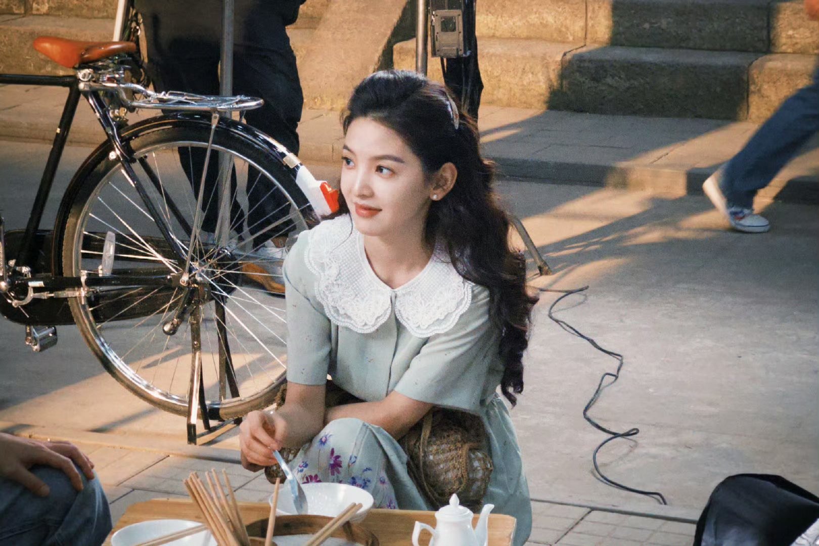 Chương Nhược Nam xinh như nữ thần trong phim mới, style thập niên 90 chỉ đẹp chứ không sến