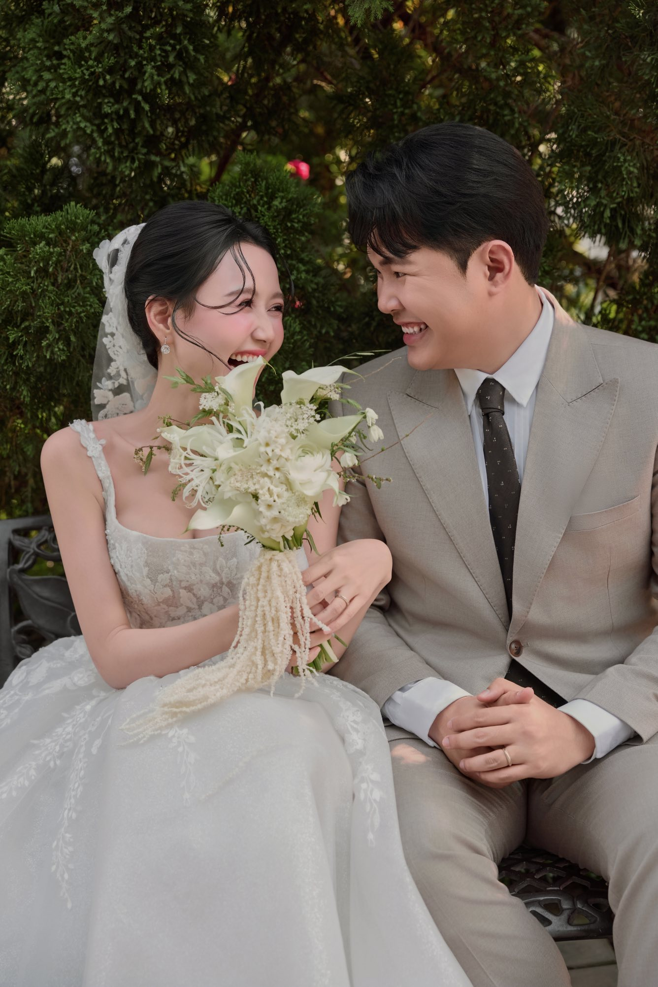 Mỹ nhân Việt lên đồ đi ăn cưới tuần qua: Mặc đúng dresscode, sang chảnh nhưng quan trọng là không lấn lướt cô dâu