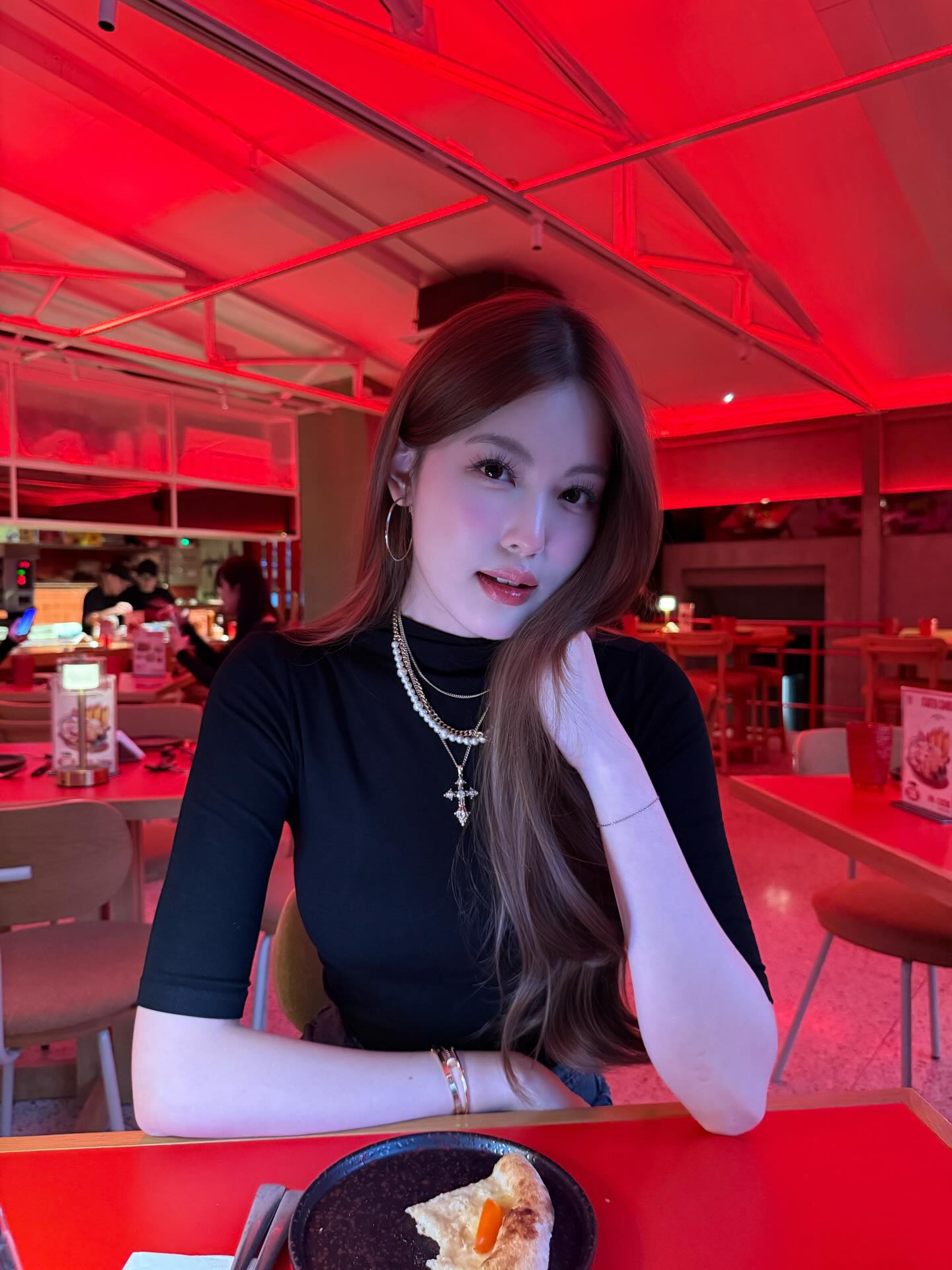 Bạn gái HIEUTHUHAI sở hữu gia thế lẫn nhan sắc