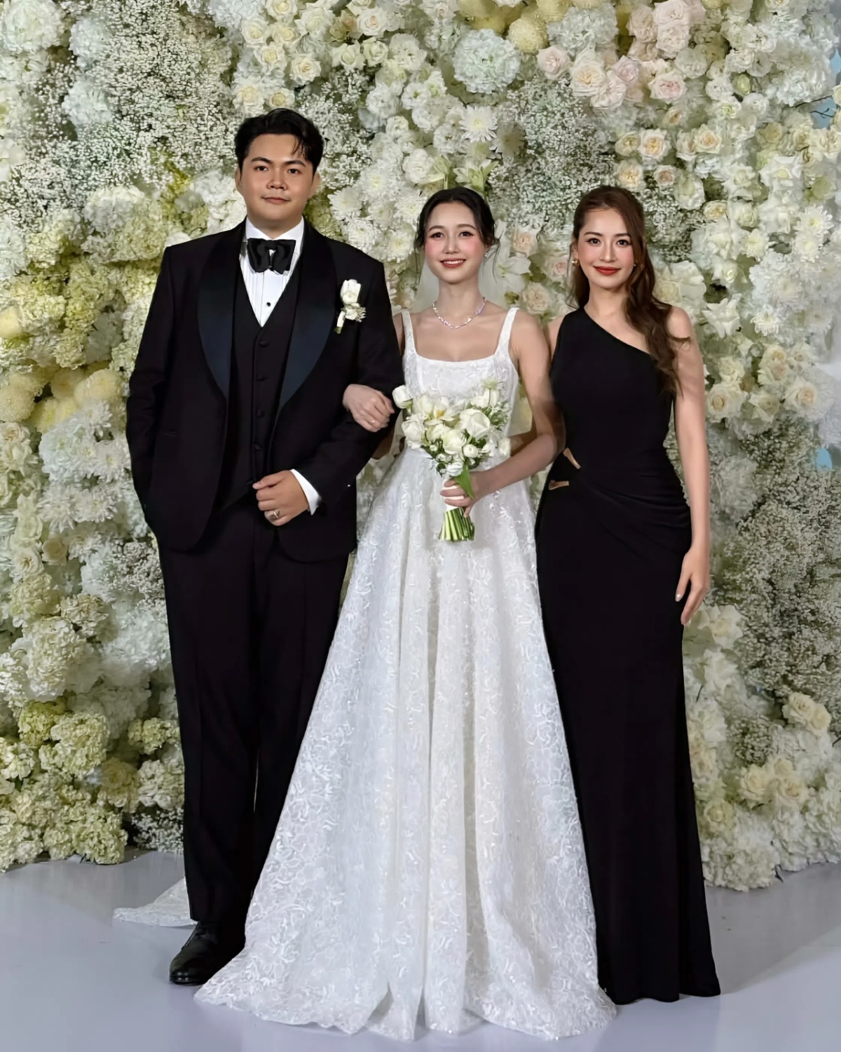 Mỹ nhân Việt lên đồ đi ăn cưới tuần qua: Mặc đúng dresscode, sang chảnh nhưng quan trọng là không lấn lướt cô dâu