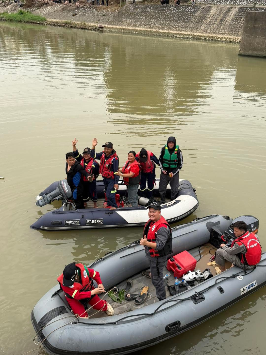 Các đội cứu hộ sau khi nhận được tin đều không khỏi vui mừng và nhẹ nhõm (Ảnh: MXH)