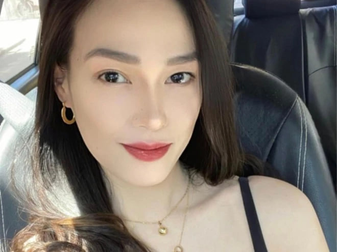 Nhan sắc ngày càng thăng hạnh của Joyce.