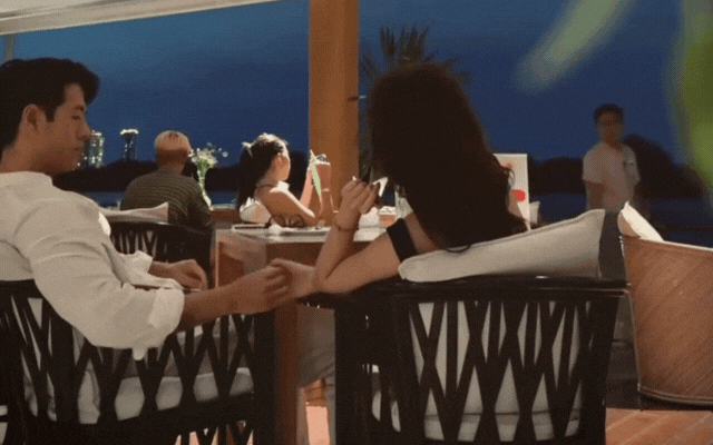 TikToker 2003 - bạn gái Michael Trương gây sốc với trang phục dự sự kiện như đang... nude!