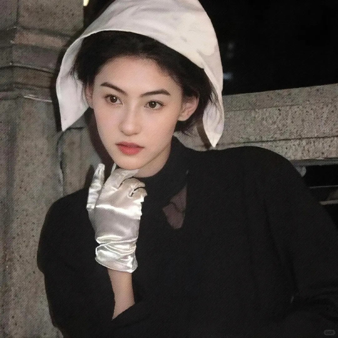 Với vẻ đẹp băng thanh ngọc khiết trời ban, Trương Bá Chi là tường thành nhan sắc của showbiz Hoa ngữ suốt bao năm qua. Ảnh: Xiaohongshu.